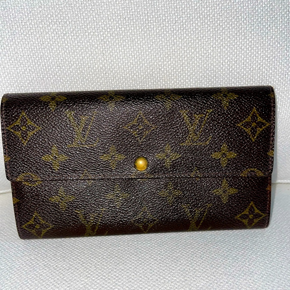 ❌SOLD❌ Louis Vuitton Sarah Wallet